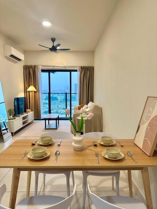 Pangsapuri Creamy Kl View - Majestic Maxim Near Ucsi, Kl, Mrt #康乐夜市 *